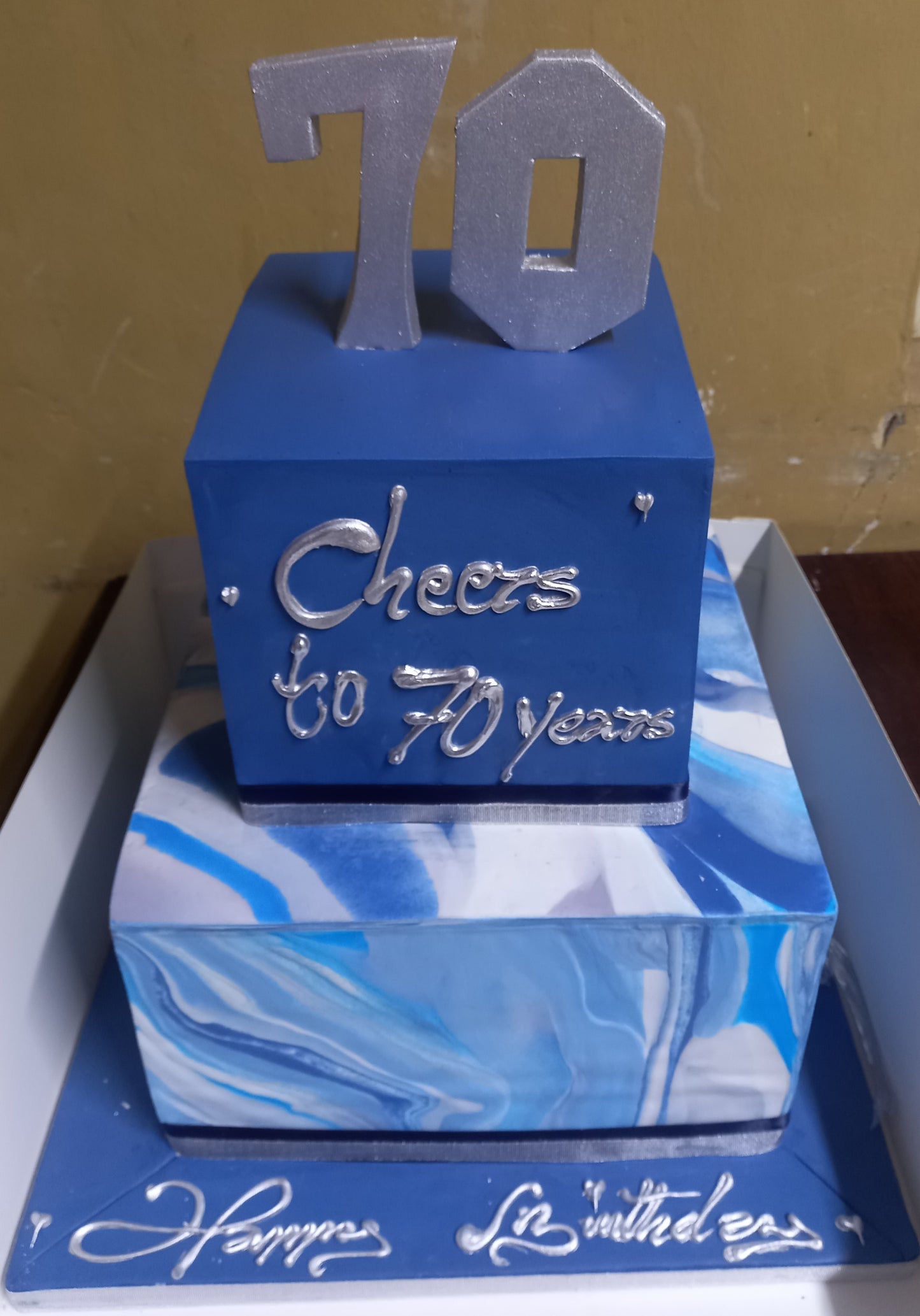 BS004 -BESPOKE TIERED FONDANT CAKES