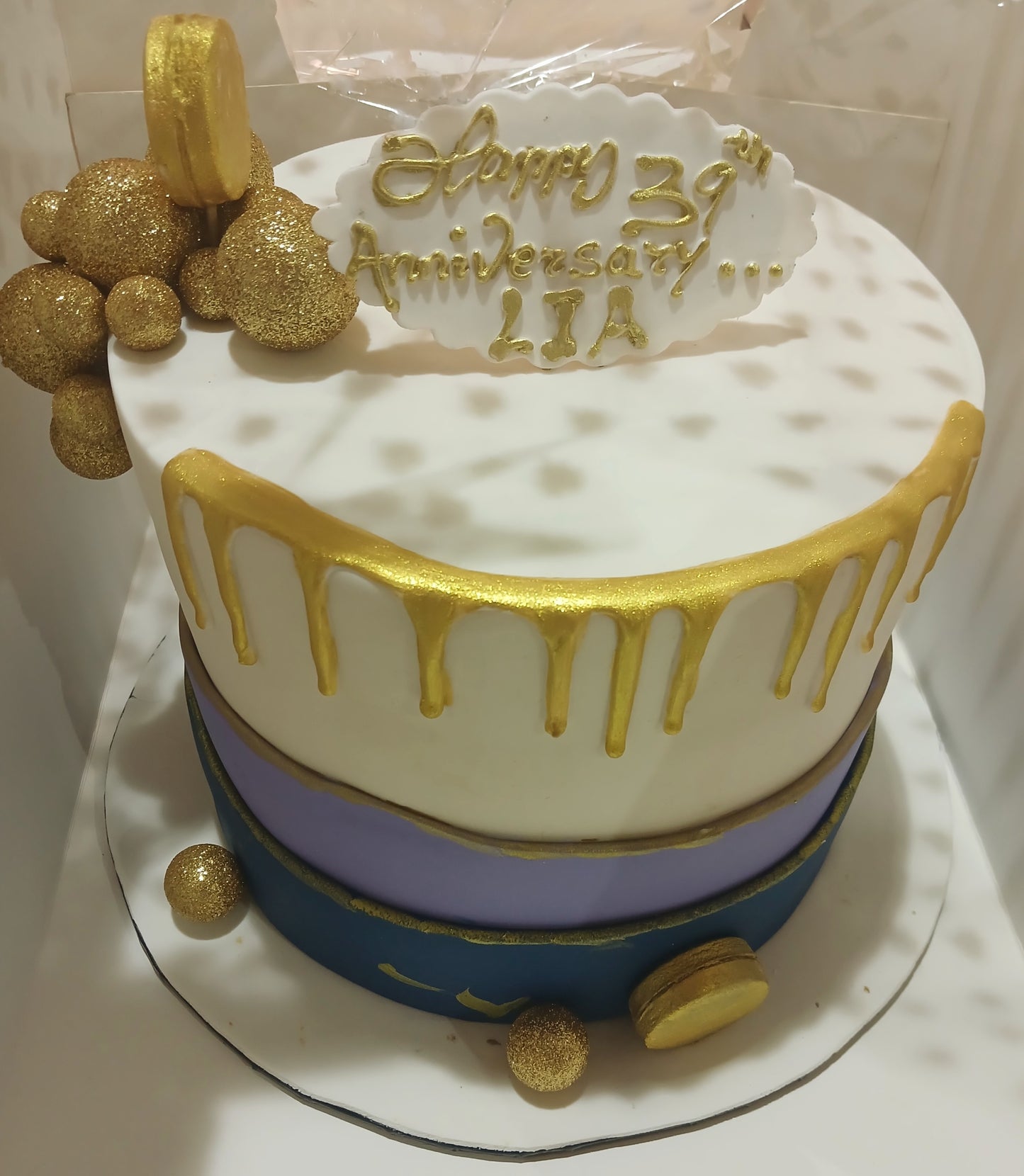 TL015 =TALL FONDANT CAKE