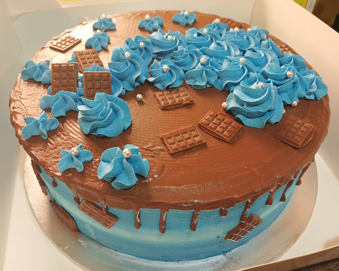 DR025- LAYERED BUTTERCREAM CAKE COVERED WITH CHOCOLATE DRIP AND TOPPINGS