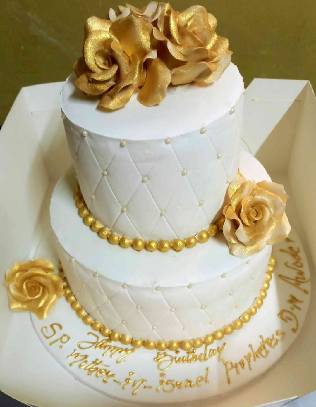 BS004 -BESPOKE TIERED FONDANT CAKES