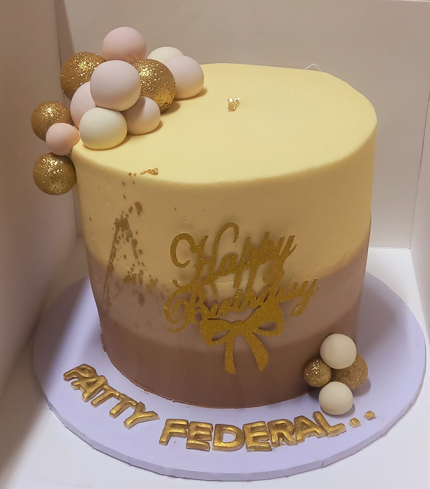TL010 Tall cakes with ornaments