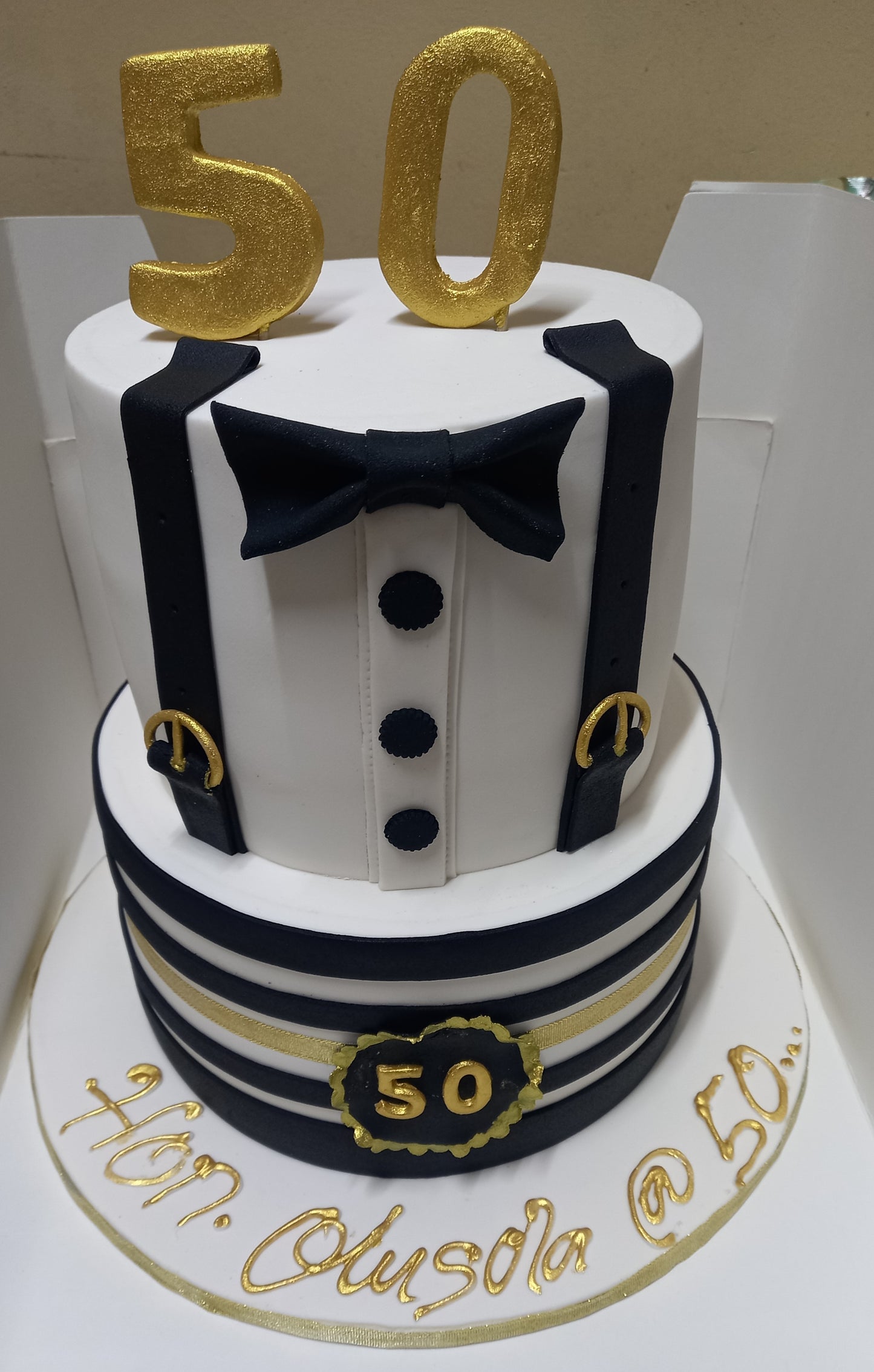 BS004 -BESPOKE TIERED FONDANT CAKES