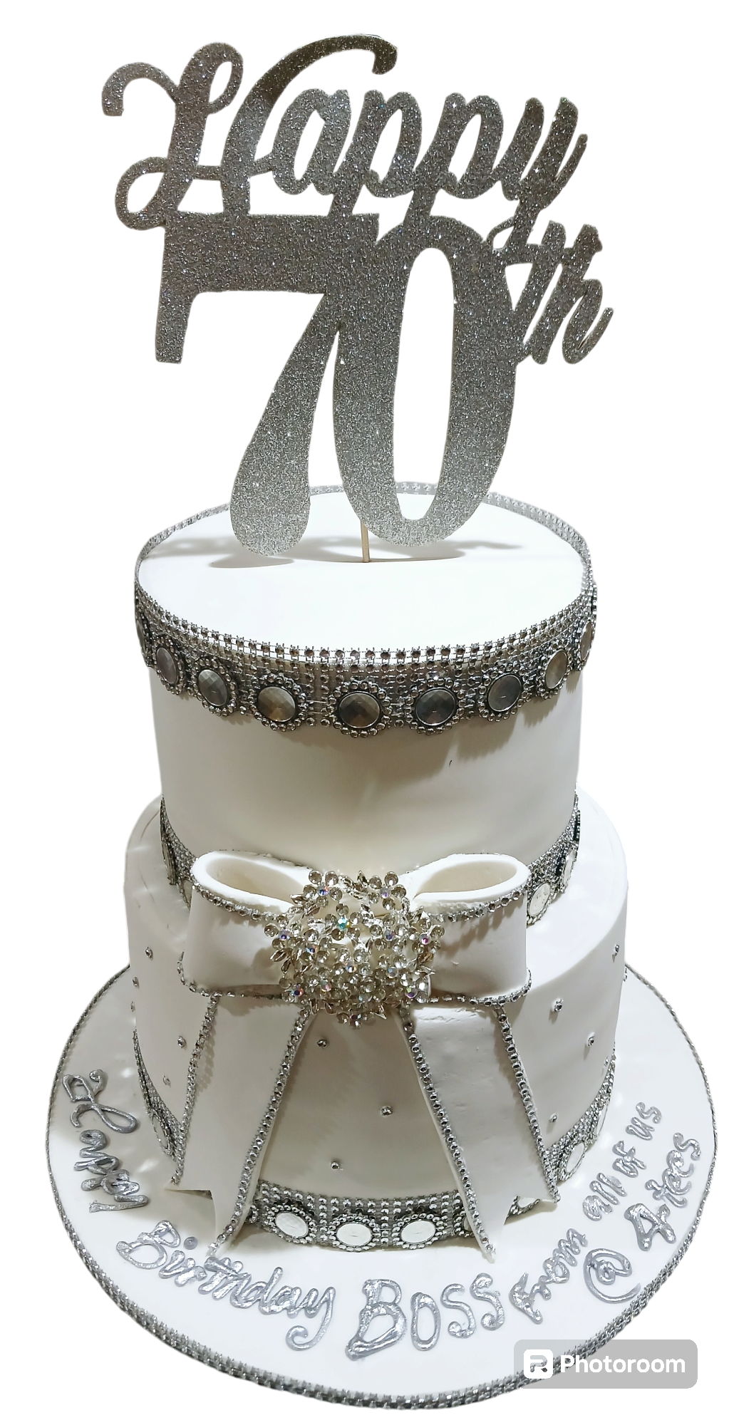 2T020 - 2 Tier Fondant cake with Bling