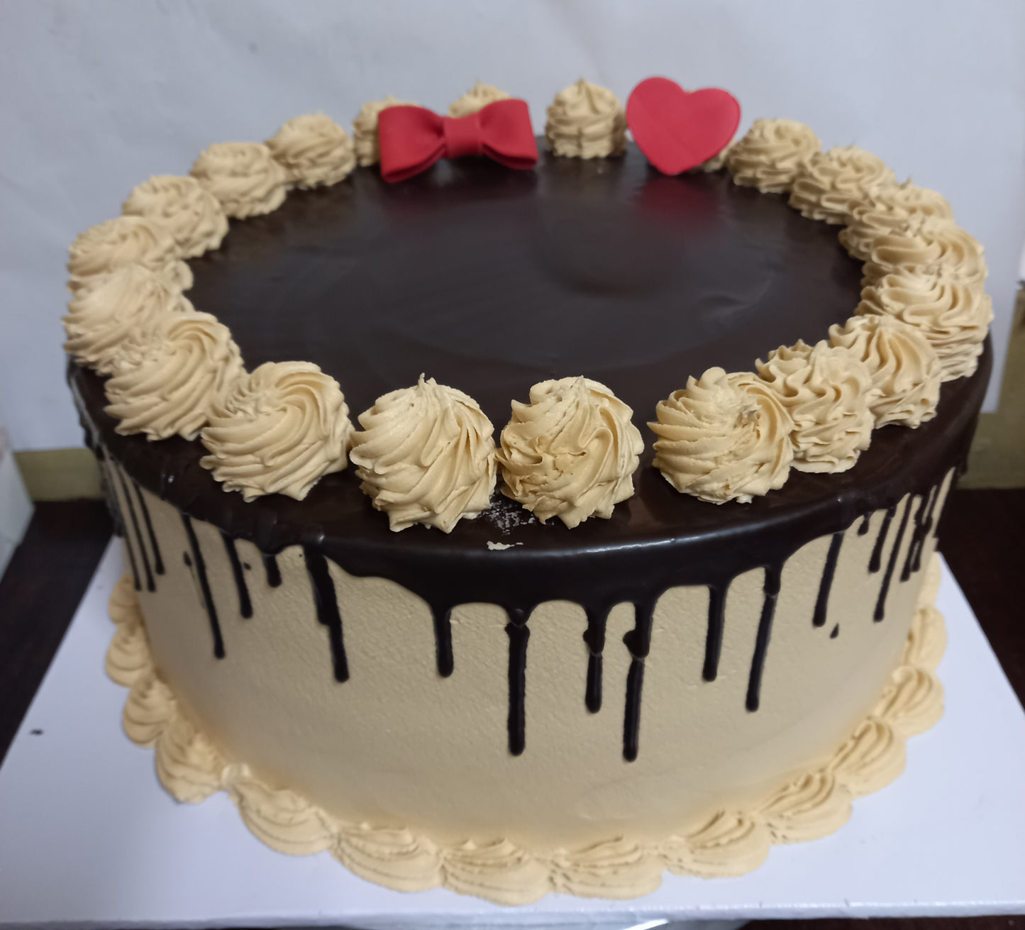 DRI001 - CHOCOLATE BUTTERCREAM CAKE WITH DRIP
